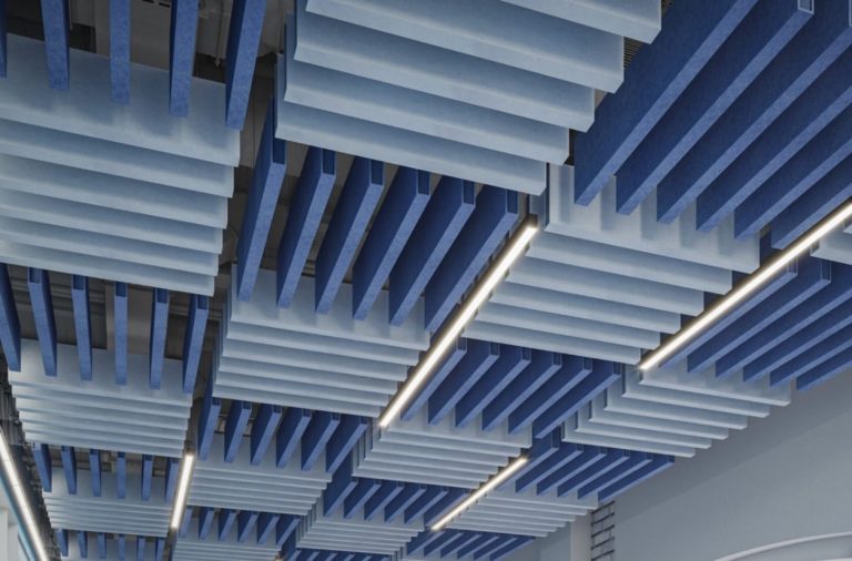 Técnica de insonorización con bafles acústicos de Tradelson para mejorar el aislamiento del techo.